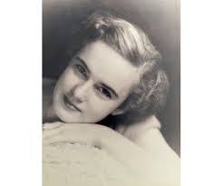 Carolyn Goldsmith's Instagram, Twitter & Facebook