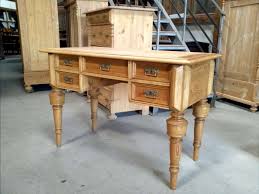 Ein alter holzschreibtisch ist eigentlich viel zu was man tun kann, um ihn zu restaurieren und worauf man beim aufarbeiten immer achten sollte, lesen. Schwedischer Grunderzeit Schreibtisch Restauriert