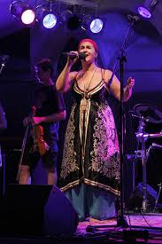 Ve věku 57 let zemřela zpěvačka folkové kapely asonance hana horká. Aktualne Martin Patocka