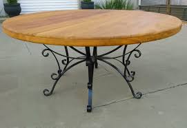 Mesa Redonda Feita De Madeira De Peroba Rosa Com Pe De Ferro Medidas Diametro 2 00mt 0 80cm D Ideias De Decoracao Mesa Redonda Decoracao Industrial