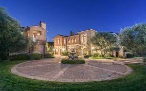 Selena Gomez Lists Latest Stalker Plagued House Selena Gomez House Celebrity Houses Mansions
