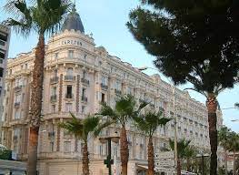 The carlton hotel is the most emblematic and luxurious establishment in the villa de bilbao. A Brief History Of The World Famous Carlton Intercontinental Hotel Cannes