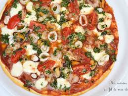 Recette De Pizza Aux Fruits De Mer Et Pesto De Persil Parmesan Citron Recette En 2020 Pizza Fruit De Mer Pizza Fruit Alimentation