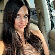 Kristen Kepner's Instagram, Twitter & Facebook