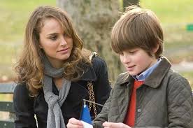 The other woman once again show that women can be as base, vulgar, rude and crude as men can be in films. The Other Woman Movie Trailer Starring Natalie Portman And Lisa Kudrow Popsugar Entertainment