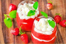 Probiert Den Cocktail Wilde Hilde Mit Erdbeeren Campari Und Obers Ein Toller Geschmack Das Rezept Fur Geniesser Rezepte Wilde Hilde Lecker Schmecker