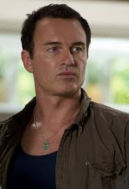 Žraločí invaze (2012)