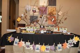 Below are some great book themed parties that we at bibliocrunch have collected to show our love for books, especially book themed parties: Whooo Loves Books Giggles Galore