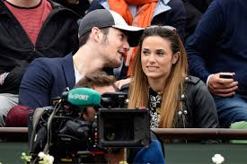 Capucine et le champion olympique de natation florent manaudou, 24 ans, apparaissent de plus en plus proches. Capucine Anav Et Louis Sarkozy Leur Couple En Danger