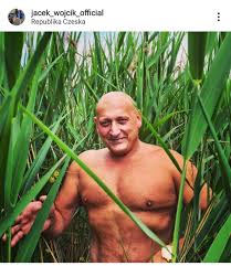 Siostra trenera personalnego czule go pożegnała. Kae6oyi9ov4d5m