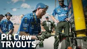 How nascar splits the prize money. A Nascar Pit Crew Member Can Make Up To 200 000 A Year