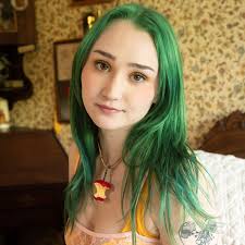 Exclusive Booking Agency for Madeline The Person