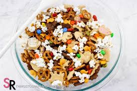 These zoo animal activities for preschool and kindergarten students includes a fun zoo scavenger hunt and includes fun activities for your math centers and literacy centers. Zoo Trail Snack Mix