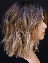 Top 7 Sophisticated Medium Hairstyles With Balayage Highlights To Mesmerize Anyone Short Wavy Hair Medium Hair Styles Balayage Hair