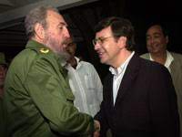 Tony castro'nun dedes, fidel castro, 13 ağustos 1926'da küba'nın mayari kentinde dünyaya geldi. Fidel Castro Califica De Rancia A La Udi T R I B U N A C H I L E N A