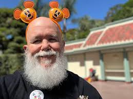 Offering Disneyland buttons to group members