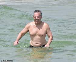 Paunchy Fox News star Greg Gutfeld shows his softer side as he soaks up sun  with wife and newborn daughter | Daily Mail Online