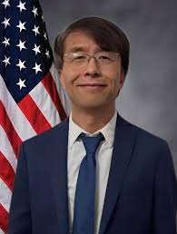 SETTING THE RECORD STRAIGHT Over 20 years ago, in my early twenties, I took  pictures with just about anyone famous I met—including Hillary Clinton.  That old photo is now being twisted and