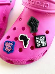 Teilweise neu versand je nach anzahl der verkauf erfolgt unter ausschluss jeglicher. Handmade Shoe Charms For Rubber Clogs Black Lives Matter Etsy Crocs Fashion Shoe Charms Handmade Shoes