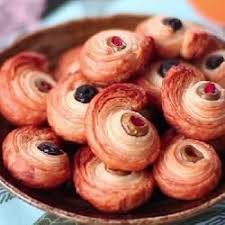 Easy Olive Puffs Recipe Easy Halloween Food Pastry Food
