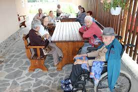 Mareste harta caminelor de batrani. BÄtraneÈe AcasÄ La Sfantul Ioan Transilvania Reporter