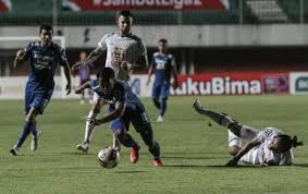 Dua pemain persib bandung, achmad jurfiyanto dan febri hariyadi telah kembali bergabung usai membela tim nasional indonesia. Persib Bandung Kalahkan Pss Sleman Robert Rene Alberts Akui Skuadnya Ngos Ngosan Jabarekspres Com