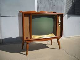 These televisions have a variety of unique features that make them worth collecting. Pin By Jose Barrios On Vintage Retro Style Vintage Tv Tv Old Vintage Television