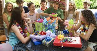 Hadiah untuk anak lelaki 15 tahun. Hadiah Kepada Seorang Kanak Kanak Berusia 13 16 Tahun Apa Yang Perlu Diberikan Untuk Hari Jadi Untuk Seorang Lelaki Dan Perempuan