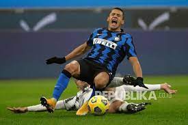 Check out his latest detailed stats including goals, assists, strengths & weaknesses and match ratings. Legenda Inter Puji Kinerja Alexis Sanchez Republika Online