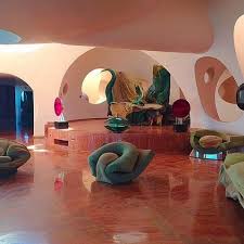Një dhjetor magjik ju pret në pierre cardin home. A Tour Of Pierre Cardin S Bubble Palace Retro Interior Design 80s Interior Design Retro Interior