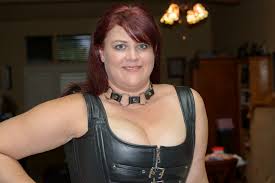 Hintergrundbilder : schwarzes Haar, Spaltung, Korsett, Leder, Bbw, Mädchen,  Lächeln, Frau, Dame, Spaß, braune Haare, Menschliche Haarfarbe, Abdomen,  Kofferraum 3872x2584 - - 877763 - Hintergrundbilder - WallHere