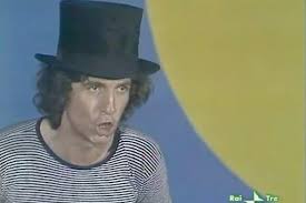 Ricordiamo che il cantautore è morto a soli 31 anni, dopo un incidente stradale a roma il 2 giugno 1981. Fattitaliani It Rino Gaetano A 37 Anni Dalla Morte Cantante Sempre Piu Attuale