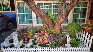 Hal ini dikarenakan taman memberikan efek menyejukan bagi rumah anda. Inspirasi Taman Depan Rumah Di Lahan Sempit