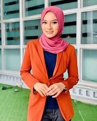 Bekas pembaca berita tv3 dan personaliti tv popular, datin nor azlina redzuan berkahwin dengan datuk yusof annuar yaacob, ketua pegawai eksekutif deutsche bank (malaysia). Hawa Rizwana Fatin Hamimah Jadi Pengacara Whi Mulai 1 April Sensasi Selebriti