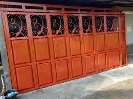 Anda bisa memanfaatkan ruangan interior rumah untuk dapat membuat garasi mobil ya, seperti samping lorong pintu rumah. Pembuatan Pintu Garasi Mobil Di Yogyakarta Griya Las Yogyakarta