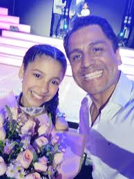 Es la primera vez que recibimos algo así. Tenemos recuerdos de cada  programa ya sea en formato de momentos maravillosos o pequeños detalles que  adornan nuestras estanterías. Pero nunca antes nadie se