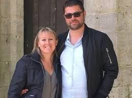 Julie L Amour Est Dans Le Pre Revele Avoir Fait Une Fausse C Julie Fausse Et Le Pre