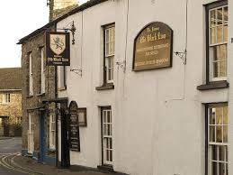 På menyn blandar vi pubklassiker med en säsongsväxlande a la carte. The Famous Old Black Lion Inn Black Lion Cobblestone Streets Thatch Cottage