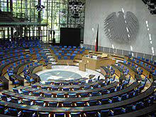 Seine abgeordneten werden auf jeweils vier jahre vom volk als dessen repräsentanten (vertreter) in allgemeinen wahlen. Deutscher Bundestag Wikipedia