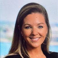 Libby Currier's Instagram, Twitter & Facebook