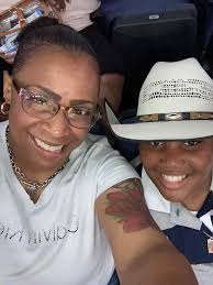 Introducing a family of 5 who love to travel