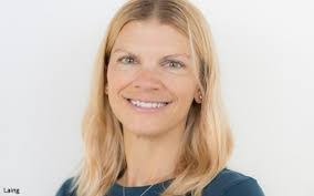 Jennifer Laing's Instagram, Twitter & Facebook