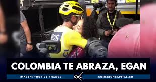 Egan bernal, quien hoy se llevó el título de ganador del giro de italia, celebró de la mano de su novia, maría fernanda motas, y de su egan bernal. El Abrazo De Xiomara Guerrero A Egan Bernal Que Conmueve A Colombia