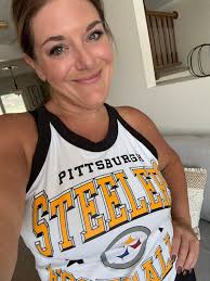 Happy Sunday! We are continuing our series of get to know our crew!! Today  we would like to introduce you to our Assistant Manager Amanda, an  inspiration to us all. Amanda works