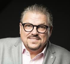 Thomas Schade's Instagram, Twitter & Facebook