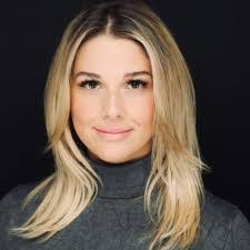 Laura Victoria's Instagram, Twitter & Facebook