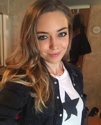 Ella Cannon على X: "Rachel's back in all of her eyeliner glory for a hot  minute