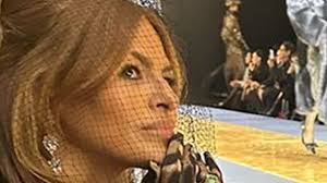 Ryan Gosling's partner Eva Mendes caught in A-list model's candid photo as  private actress enjoys Milan fashion show