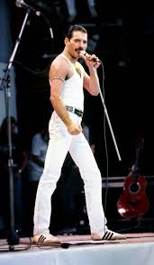 Freddie Mercury Performing At Live Aid 1985 Queen Freddie Mercury Queen Lead Singer Freddie Mercury