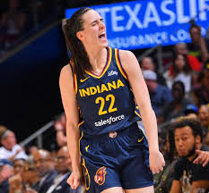 Caitlin Clark hiện đã có 300 điểm, 100 kiến tạo và 100 phản hồi. Cô ấy đạt 300/100/100 trong 19 trận đấu, nhanh nhất trong lịch sử WNBA. Caitlin Clark: 19 trận